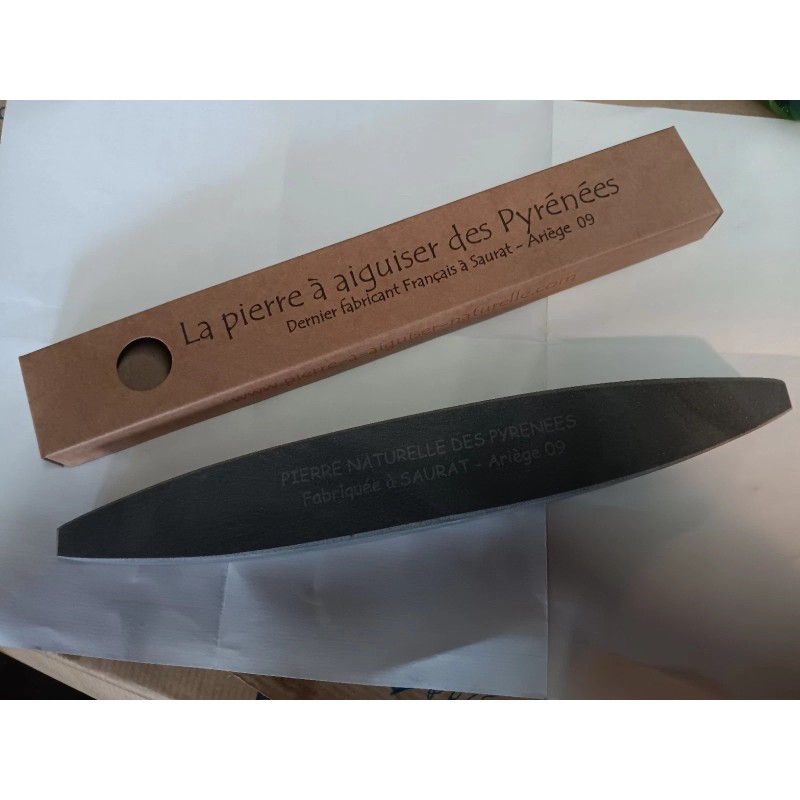La pierre à  aiguiser des Pyrénées de type à faux